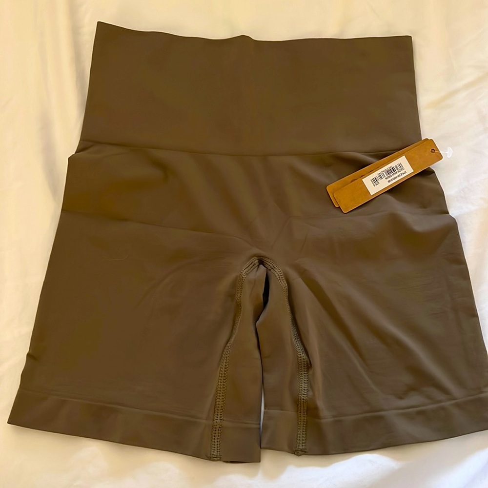 Skims - SOFT SMOOTHING SHORT | ARMY GREEN - ARMY GREEN / S